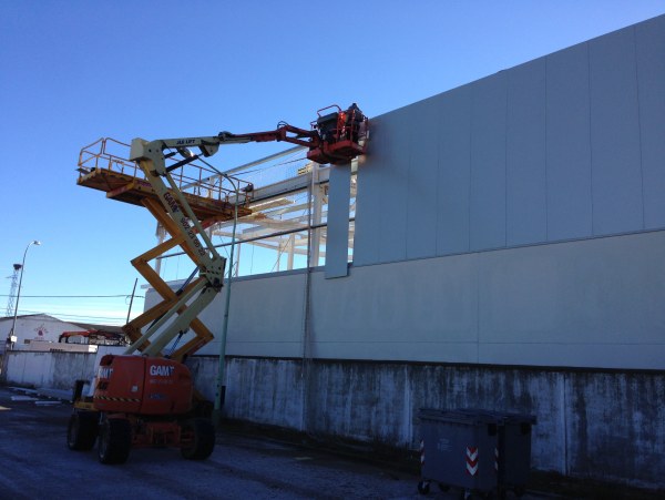 Nave industrial, Almazán (Soria) - Proceso de montaje cerramientos de fachada de panel sandwich metálico